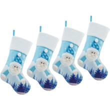 Primeira lembrança de Natal em meias natalinas personalizadas com pinguins, com espaço para guardar fotos e eternizar momentos especiais.