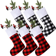 Meia de Natal personalizada, reutilizável e durável, em xadrez búfalo, com interior espaçoso para uma decoração rústica e elegante.