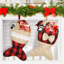 Meias de Natal personalizadas, meias de Natal de juta para seus amados amigos peludos. O elegante design xadrez adiciona charme festivo à sua casa.