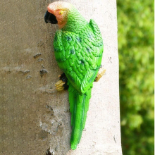 Papegaaisculptuur voor een tropisch thema, gemaakt van hars, levensechte vogel, gemakkelijk op te hangen, niet-giftig, voor binnen- en
