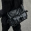 Sac à main moderne avec sangle réglable pour un port confortable. 7