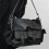 Sac à main moderne avec sangle réglable pour un port confortable. 6