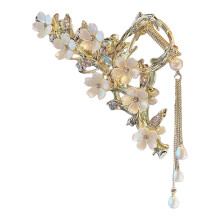 Delicate Flower Hair Claw Clip With Dangling Pearls Design Updos