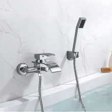 Volledig dekkende badkraan, inclusief handdouche, eengreeps badkraan met watervalmontage, keramische klep voor nauwkeurige regeling, helderzilveren