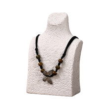 Modèle de collier de bijoux en résine avec sculpture-Blanc S