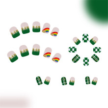 Ongles artificiels courts avec trèfle vert de la Saint-Patrick,