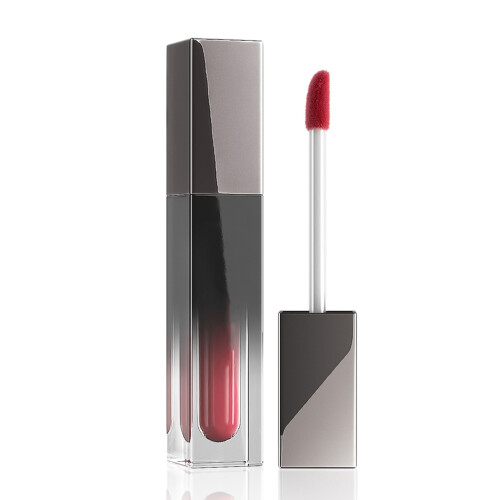 Luxuriöser, matter Lippenstift mit samtigem Effekt und-01