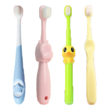 Brosse à dents pour tout-petits : poils souples pour un nettoyage en profondeur, design ergonomique, couleurs vives et amusantes, joli motif animal