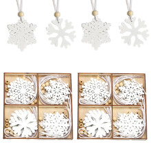 Ornements de flocons de neige en bois brut découpé, pour des heures de plaisir et de décoration. Bois de haute qualité, lisse, léger et durable.