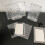 Le support de porte-cartes de visite en acrylique présente un-B 5