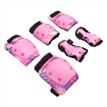 Conjunto completo de equipamentos de proteção para patinação infantil, incluindo skate, patins, bicicleta de equilíbrio e joelheiras.