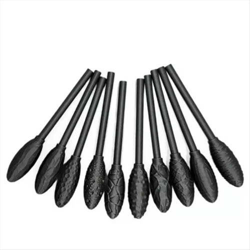 Textuurgereedschapsets voor kleimodellering: patroonrollers, textuurrollers, reliëfrollers, handrollers.