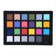 Nieuwe 24-kleurenkaarttest voor superieure digitale kleurcorrectie, te gebruiken voor kleurbalancering in het kleurenpaletbord voor foto's.