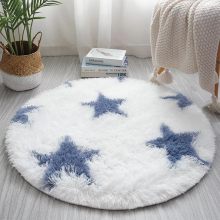 Färgglada, lurviga mattor för småbarn, säkra och miljövänliga, halkfri design, lätta att rengöra - handtvätta eller torka av, perfekta för