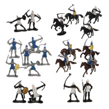 28 pieces of model knight soldiers, partially assembled for sand table