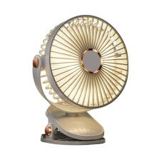 Veelzijdige hang- en klemventilator, drie instelbare snelheden, stil ontwerp voor thuis of op kantoor, werkt op een oplaadbare batterij.