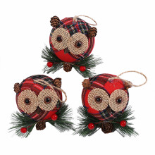 Handgemaakte grote kerstballen, duurzame kerstversieringen, onbreekbaar plastic, omwikkeld met jute stof in een rood-zwart ruitpatroon met