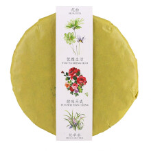 Handgemaakte, gerijpte Pu Erh theekoek, afkomstig uit de traditionele bergen van Yunnan, met een rijke, aardse smaak en een zachte textuur. Verpakt