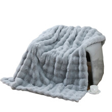 Perfekt presentval, fluffig pläd, lättskött och mysig filt med moderiktig bubbeldesign och ultravarma dubbelsidiga plyschfiltar, Super C