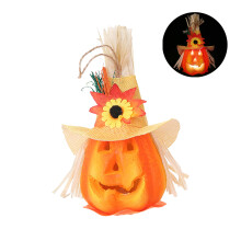 Luminária decorativa em formato de abóbora, ideal para decoração de Halloween em ambientes internos, com luz de vela LED para criar uma atmosfera