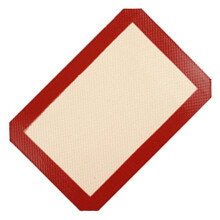 Smooth Front Silicone Baking Mat For Even Heat Distribution-Red