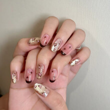 Katzenauge zum Aufdrücken des Nagels, zum Aufkleben auf den