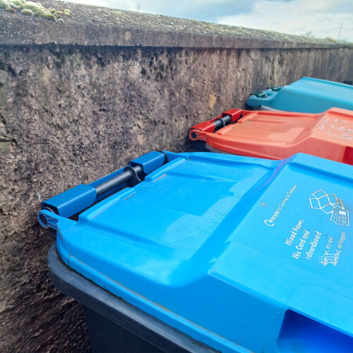 Large Steel Wheelie Bin Bracket Keep Outdoor Bins Secure-Blue 2
