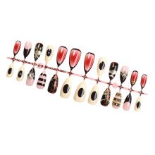 Französische Fake-Nail-Designs, künstliche Nägel, Kleber auf dem