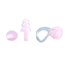 Clip nasale in morbido silicone per nuoto, resistente, igienico e impermeabile, ideale per gare competitive e giornate di relax in piscina.