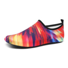 Zapatos de natación para deportes acuáticos, calzado acuático ligero tipo descalzo con tracción antideslizante, calcetines transpirables de
