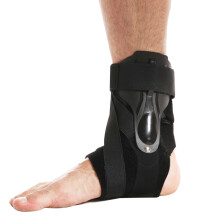 Cavigliera con doppia protezione, supporto regolabile, tessuto traspirante e rinfrescante, design con tallone esposto per sport versatili, molle in
