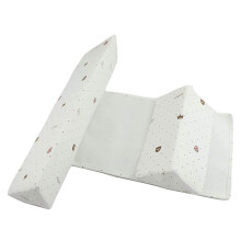 Lençol para berço em seda Mulberry, garantindo o conforto do bebê com velcro ajustável e tecido antiderrapante, fácil de instalar e cuidar.