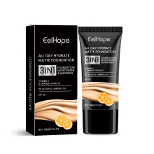 Natürliche Matte Foundation für strahlenden Teint