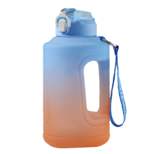 Innovative 2-in-1-Trinkflasche mit Deckel, motivierender Zeitmarkierung, großem Fassungsvermögen, ideal für Outdoor-Aktivitäten, aus