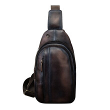 Justerbar skulderrem slyngetaske til mænd og kvinder, multi-lomme design opladning & hovedtelefonkabel hul ægte læder crossbody brystrygsæk, V