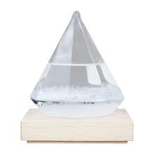 De waterdruppel-weervoorspeller is een stijlvolle toevoeging aan huis en kantoor, een elegant instrument voor nauwkeurige weersvoorspellingen.