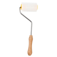 Honey Uncapping Roller Langstroth Beehive Extraction Tool, Easy to Use with Wooden Handle and Stainless Steel, Ideal for Beekeepers.