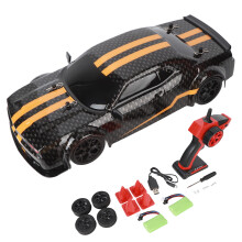 Carro RC off-road 4x4 com controle remoto de 2,4 GHz e bateria recarregável para manobras de drift suaves. Carro RC de drift de alta velocidade com