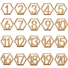 Numéros de table hexagonaux pour votre événement ; leur surface réfléchissante apporte une touche de modernité aux mariages, fêtes et