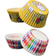 Festliche Cupcake-Förmchen, lebensmittelechtes, fettdichtes Papier, leuchtende Regenbogenfarben, ideal für Geburtstagsfeiern und