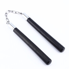 Hochwertige Nunchakus für alle Könnensstufen: Solider Gummikern mit Stahlkette für sichere Anwendung, abnehmbarer Griff für mehr Flexibilität im