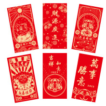 Rode enveloppen voor Chinees Nieuwjaar, ontwerpen geïnspireerd op het Jaar van de Slang, voor bruiloften en cadeaus. Versieringen met goudfolie op