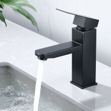 Moderne Badarmatur, robuste Konstruktion aus bleifreiem Messing, Keramikkartusche für 70.000 Schaltzyklen, einfache Installation mit