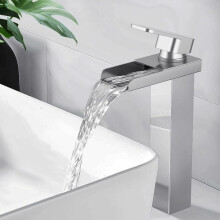 Einlochmontage, Waschtischarmatur mit gebürsteter Nickeloberfläche für optimalen Rostschutz, einzigartiges Wasserfallauslauf-Design und