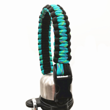 Innovatief handvat van paracord voor flessen met brede opening, perfecte grip met verstelbare riem voor al je outdooravonturen.