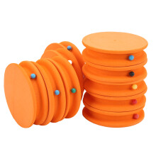 Bobines en mousse pour ligne de pêche : résistantes, légères et flottantes, elles servent également de supports de rangement pour accessoires