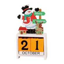 Milieuvriendelijk hout, kerstdecoratie voor op kantoor, houten adventskalender met kerstman en rendieren voor een warm welkom in de feestdagen.