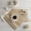 Conjunto para presente, completo com faixa de cabelo com nó e acabamento decorativo com borda ondulada. 6