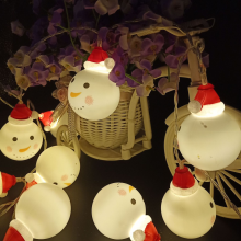 Guirnalda de luces LED portátiles con forma de muñeco de nieve, ideales para cumpleaños, fiestas, bodas y jardines. Funciona con pilas y está