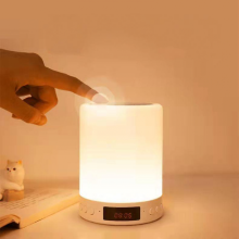 Touch-Nachttischlampe, Bluetooth-Lautsprecher mit Licht, Musik, Uhr, Wecker und Radio – alles in einem! Das perfekte Geburtstags-